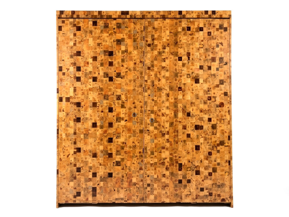 Armario de madera maciza