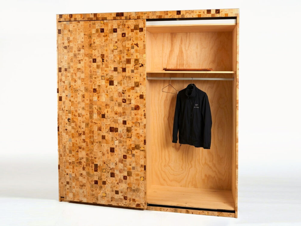 Armario de madera maciza