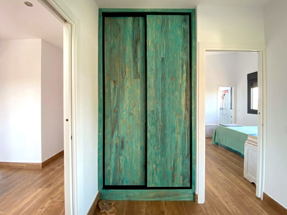 Armario empotrado de madera maciza