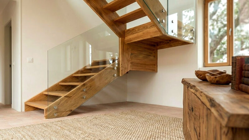 Escaleras de madera maciza